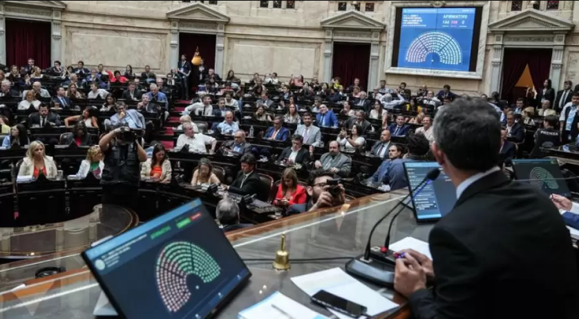 El oficialismo logró el dictamen para suspender las PASO 