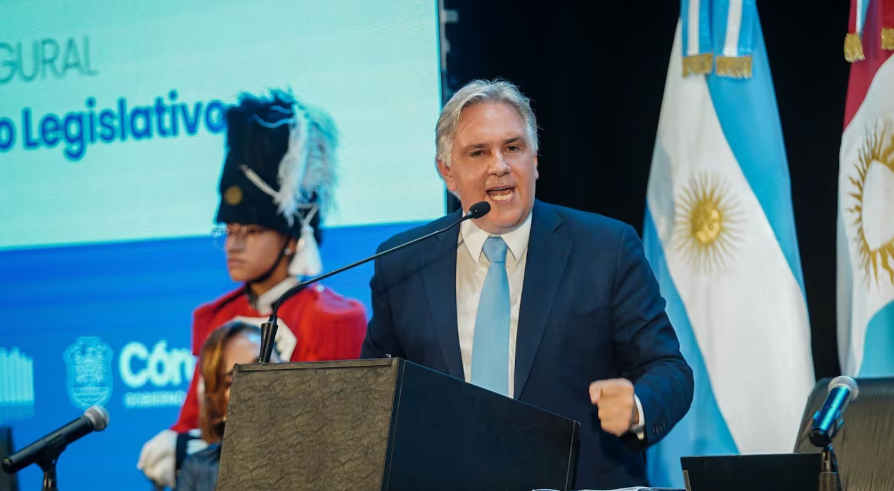 Llaryora abrió el periodo legislativo con críticas a la oposición, más rebajas impositivas y una jubilación mínima de $800 mil