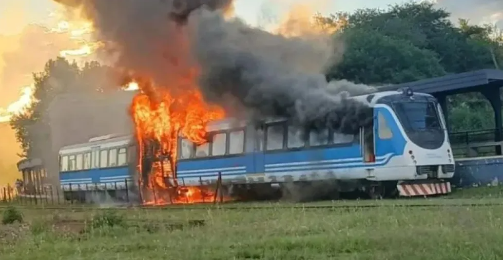 Córdoba: se incendió un tren con más de cien pasajeros a bordo
