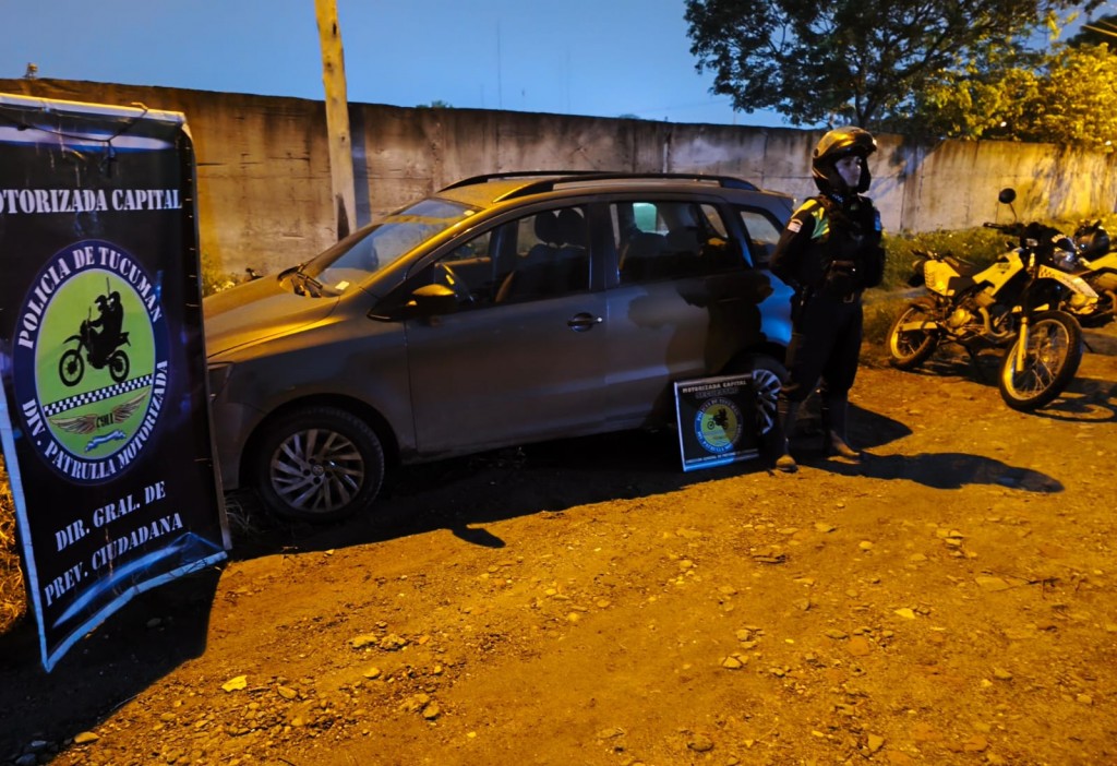 Le robaron el auto y lo metieron en el baúl 