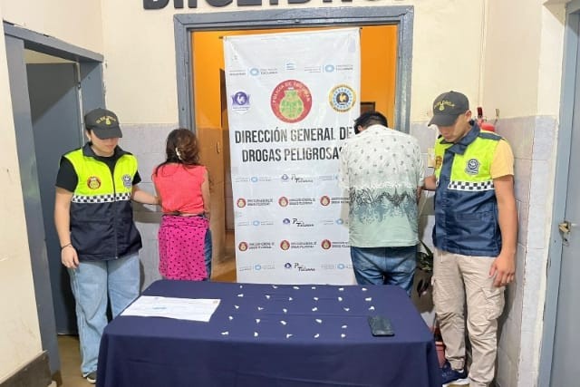 Interceptan a una pareja y le secuestran 29 envoltorios de cocaína