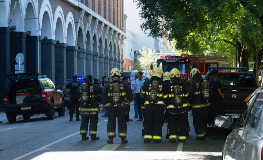 Cuatro oficiales heridos tras la explosión de un paquete bomba en la Escuela Superior de Gendarmería