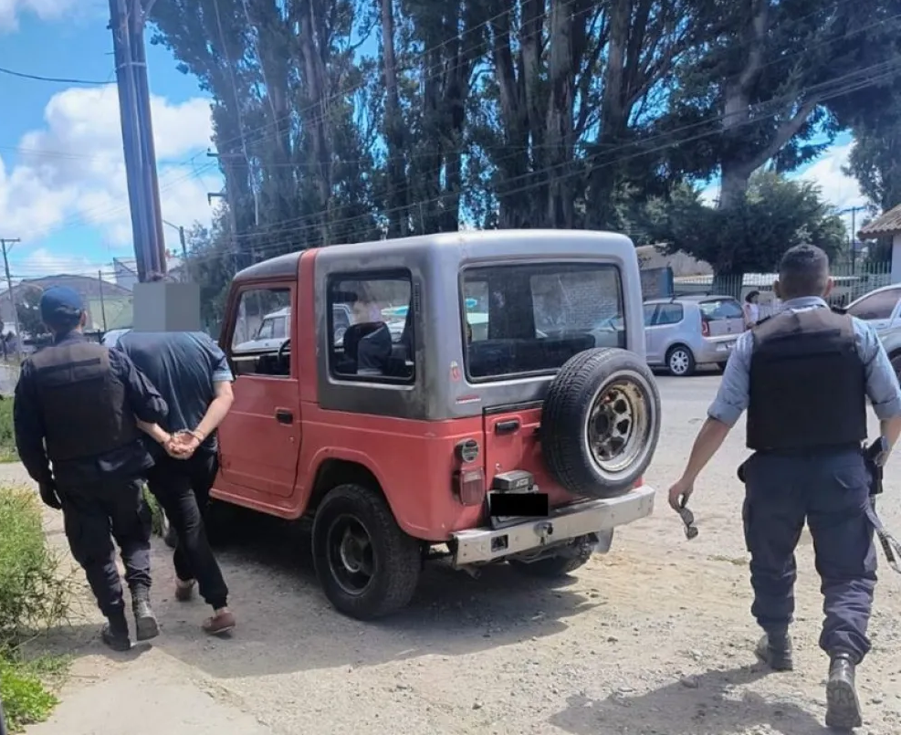 La policía encuentra un arsenal en un taller mecánico en Bariloche