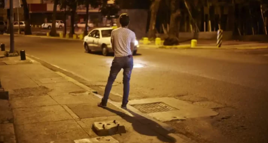 Crece el trabajo sexual masculino como una salida frente a la crisis