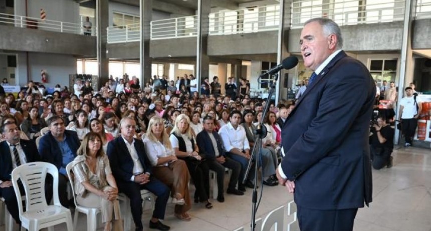 Jaldo entregó equipamientos a escuelas por 2.000 millones de pesos