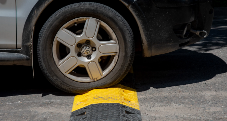 El municipio instala reductores de velocidad para brindar seguridad vial y prevenir siniestros viales