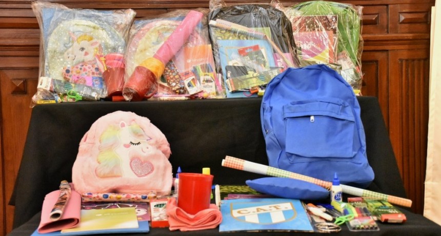 El Gobierno presentó el Kit escolar 2026,  incluye una mochila y 29 artículos esenciales