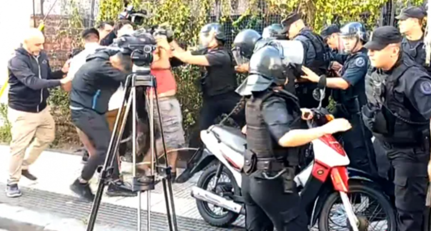 La Policía Federal agredió a un camarógrafo de TV en el Congreso