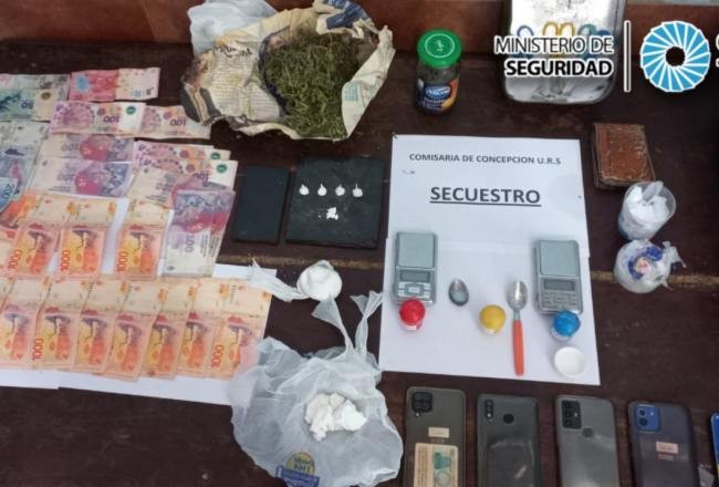 Hallaron plantas de marihuana, cocaína y dinero en efectivo en un allanamiento por robo