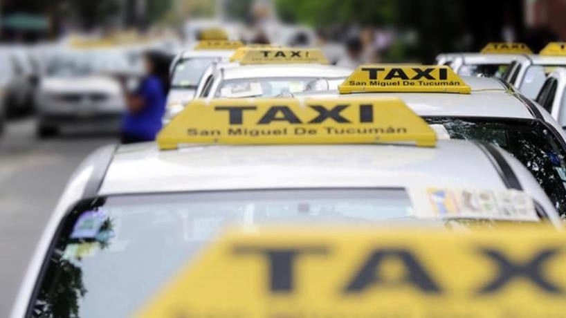 Taxis: la bajada de bandera podría costar $600