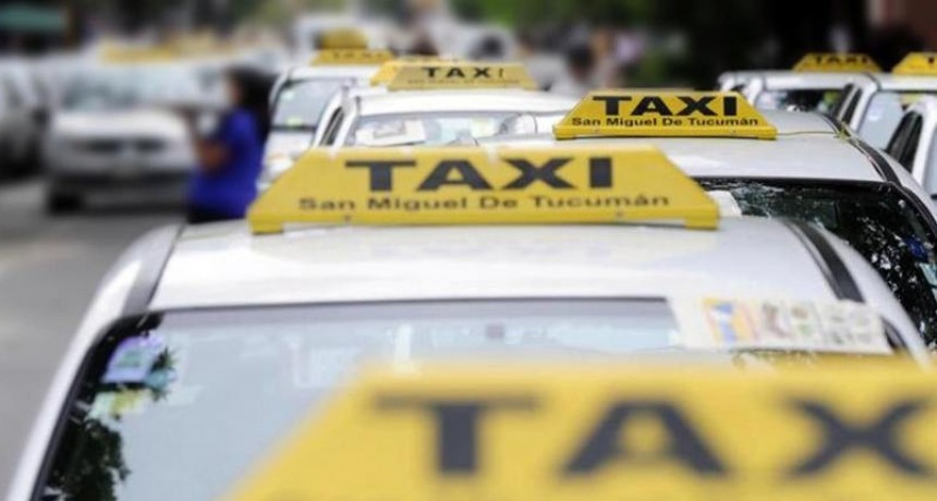 Taxis: la bajada de bandera podría costar $600