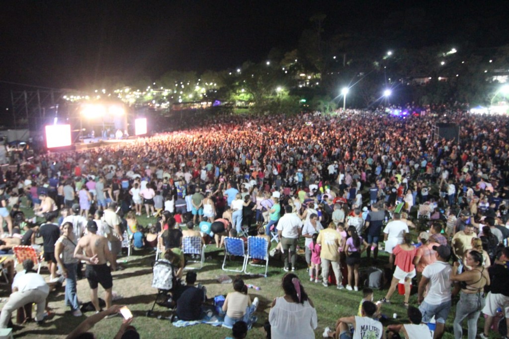 El Cadillal brilló con la presencia de 40 mil tucumanos que disfrutaron el Carnaval de la familia