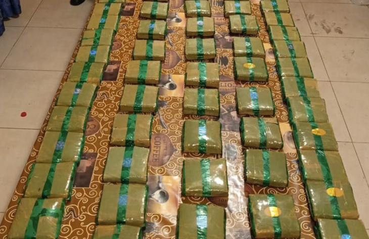 Secuestran 70 kilos de hojas de coca y gran cantidad de mercadería ilegal