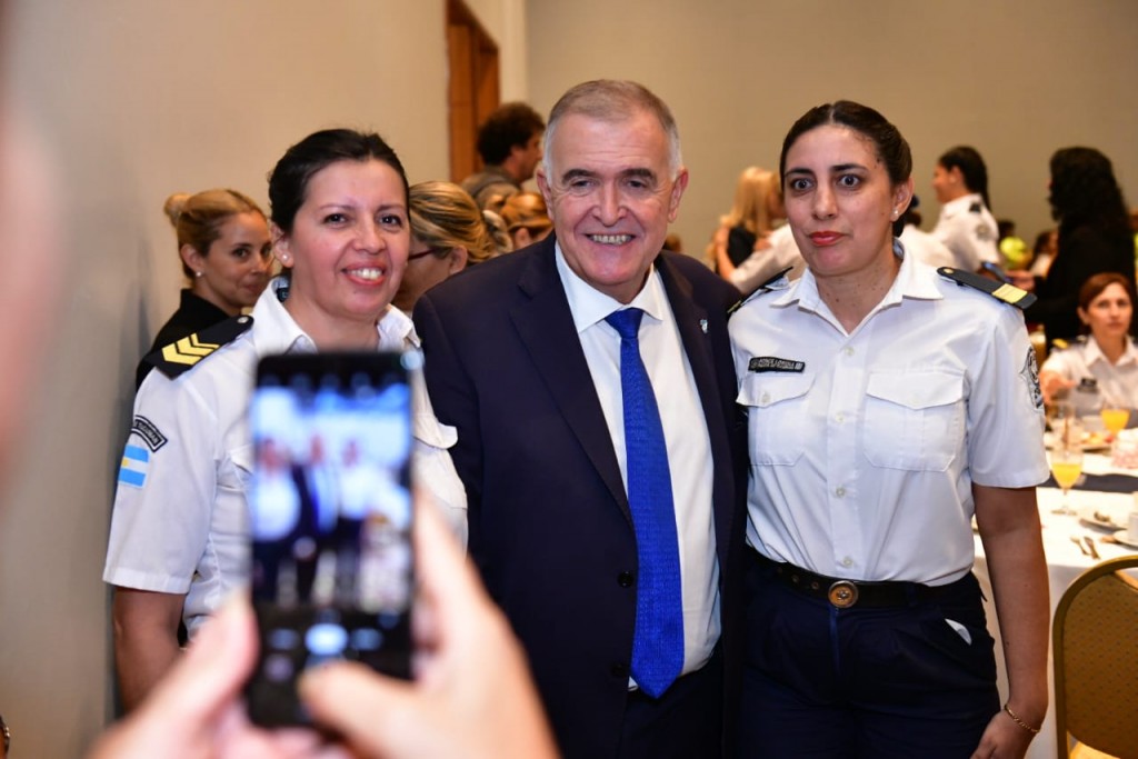 Jaldo realizó un homenaje por el Día de la Mujer a las policías tucumanas