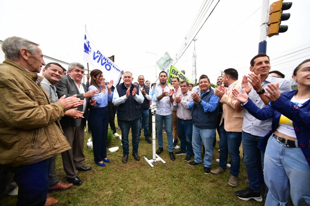 Jaldo inauguró obras de iluminación y pavimentación en Acheral