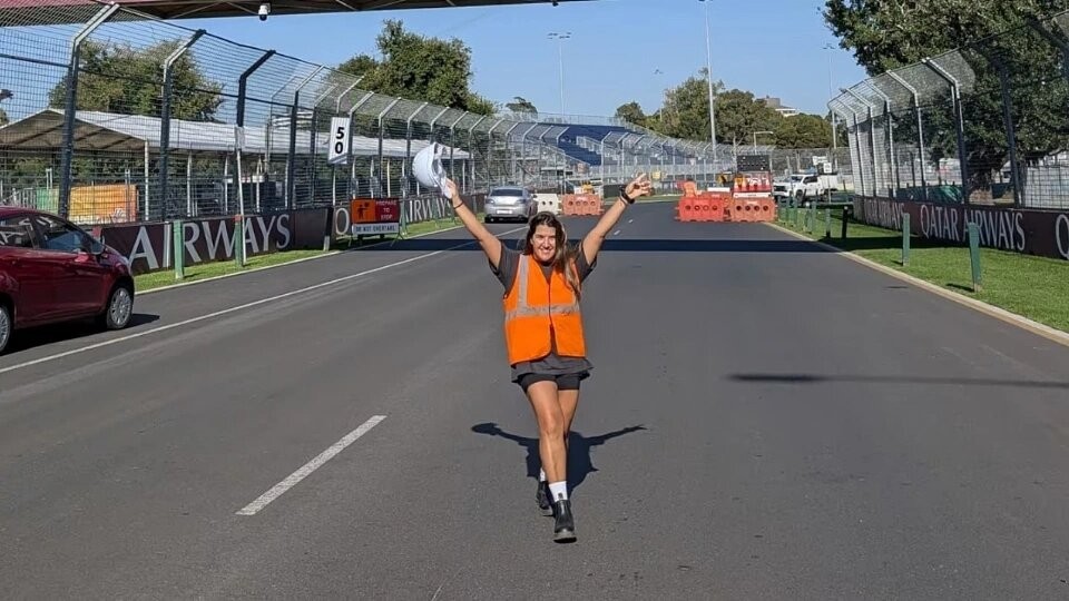 Sorpresa para Colapinto: una argentina le hizo un regalo especial en Melbourne