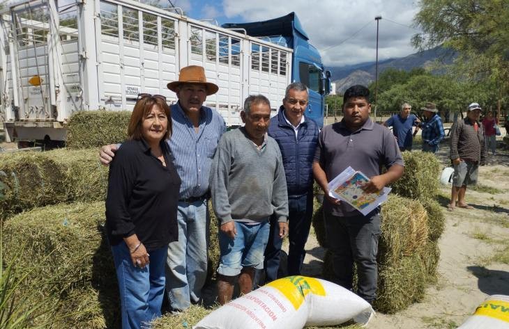 El Gobierno entregó alimento para productores afectados por las inundaciones