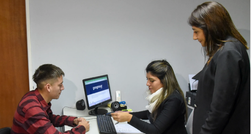 Asesoran para postularse a las Becas Progresar en los Centros Integradores Comunitarios del Municipio
