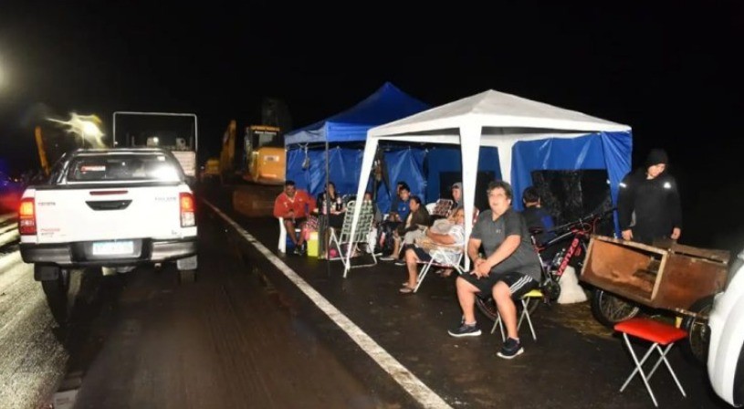Rescatan a una mujer mayor durante las inundaciones en Romera Pozo