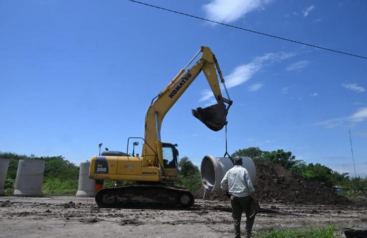 Masso recibi&oacute; a Pedro Fr&iacute;as, el zapatero que se le incendi&oacute; el taller