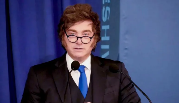 Javier Milei tras cerrar el Fenoa en Tucum&aacute;n, viaja a Budapest