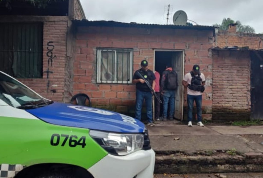 Varias viviendas fueron allanadas por un robo, y la polic&iacute;a recuper&oacute; parte del bot&iacute;n