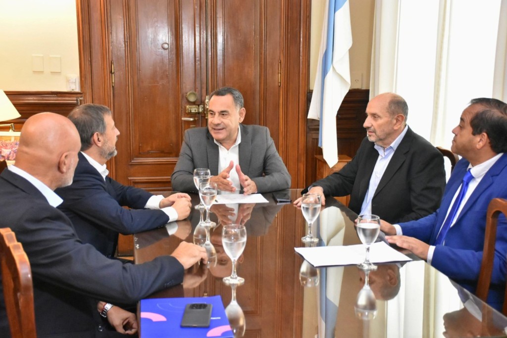 Gobierno y Banco Macro avanzan en herramientas para agilizar reclamos y fortalecer la educaci&oacute;n financiera