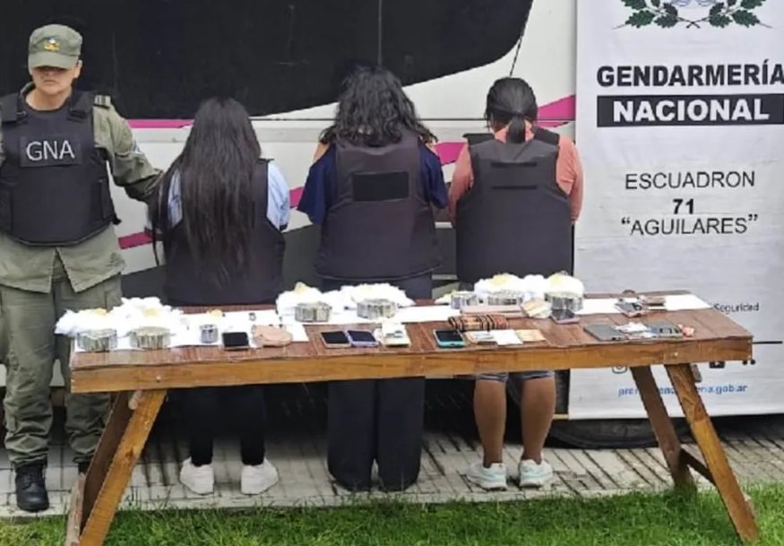 Secuestran m&aacute;s de 10 kilos de coca&iacute;na, ingirieron m&aacute;s de 500 c&aacute;psulas y el resto iba pegado al cuerpo