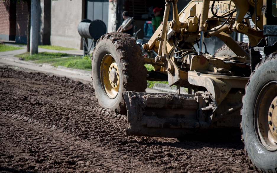 En el Barrio 260 Viviendas el municipio recupera calles y acerca servicios a las familias