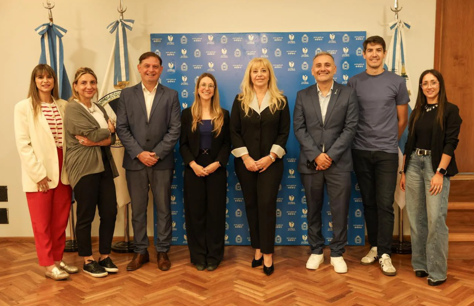 Chahla recibi&oacute; a directivos de Cabify, plataforma ya registrada para operar legalmente en la ciudad