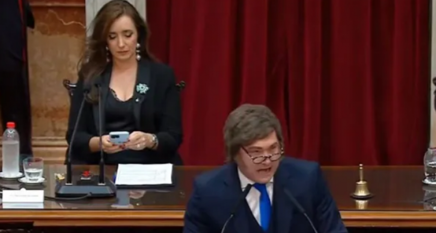 Milei, Villarruel, un saludo fr&iacute;o y el desd&eacute;n de la vice usando el celular