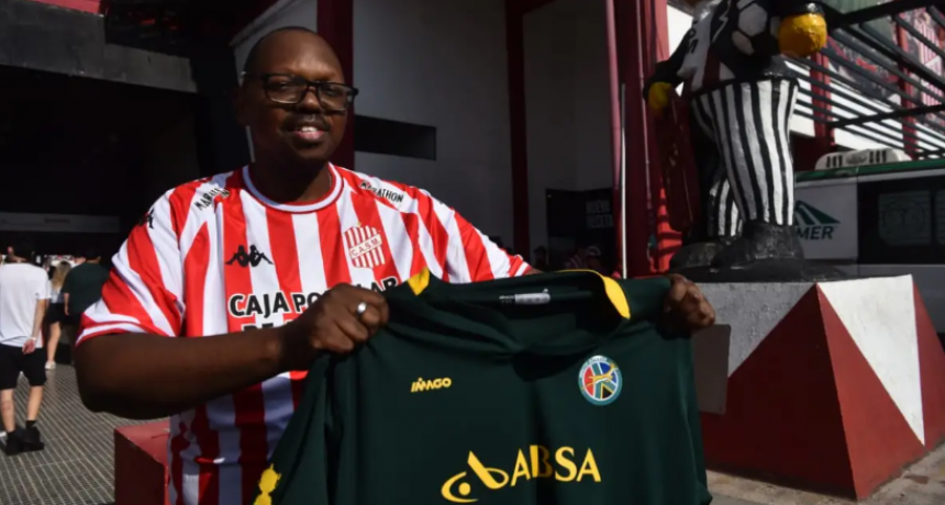 Un sacerdote sudafricano pis&oacute; suelo "Santo" en la Ciudadela: 