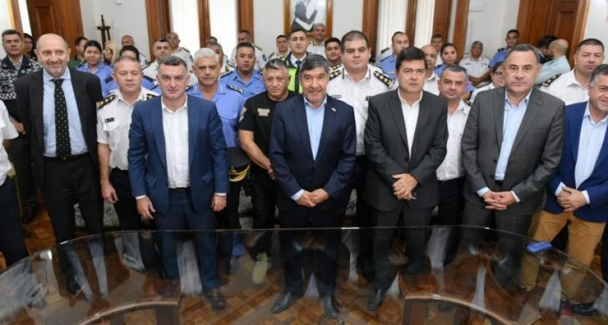 El Gobierno de Tucum&aacute;n firm&oacute; un incremento para la Polic&iacute;a y el Servicio Penitenciario