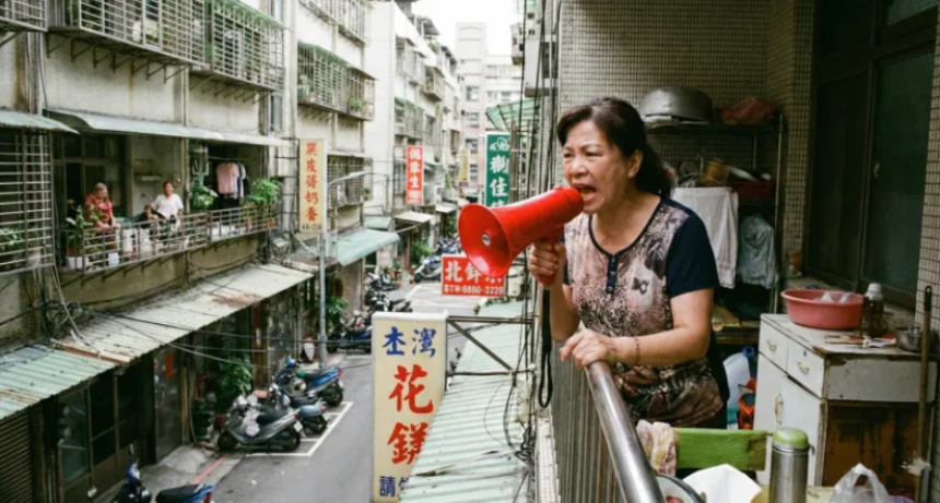 Fue condenada por insultar a sus vecinos con un meg&aacute;fono