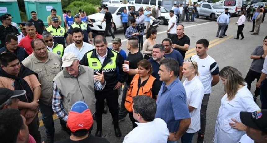 Jaldo recorri&oacute; La Madrid y supervis&oacute; la asistencia a las familias afectadas por la inundaci&oacute;n
