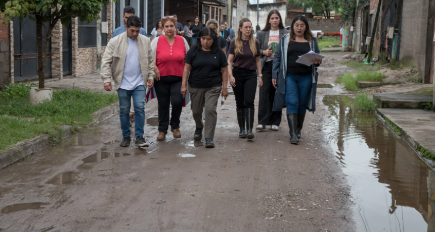 El gabinete municipal lleva soluciones a barrios afectados por el temporal