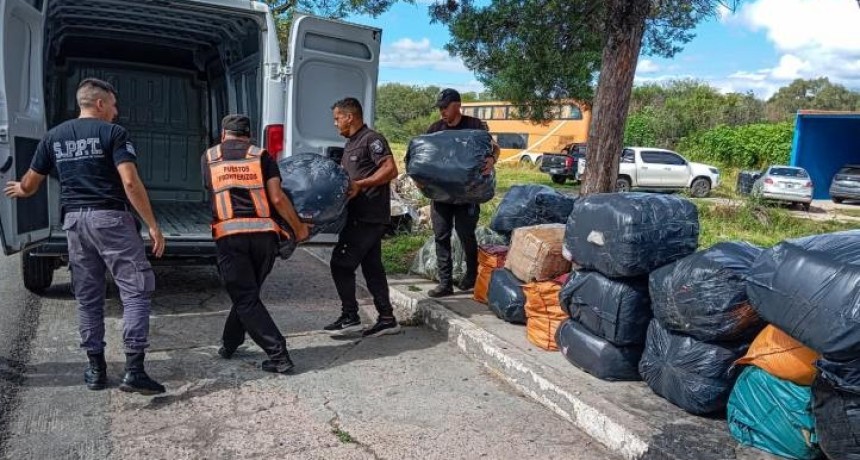 Llevan mercader&iacute;a para asistir a los damnificados del temporal