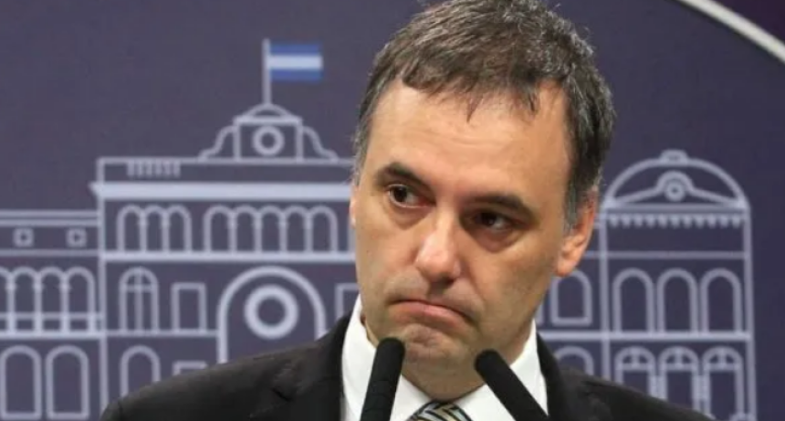 Adorni volvi&oacute; a disculparse por llevar a su esposa en el avi&oacute;n presidencial