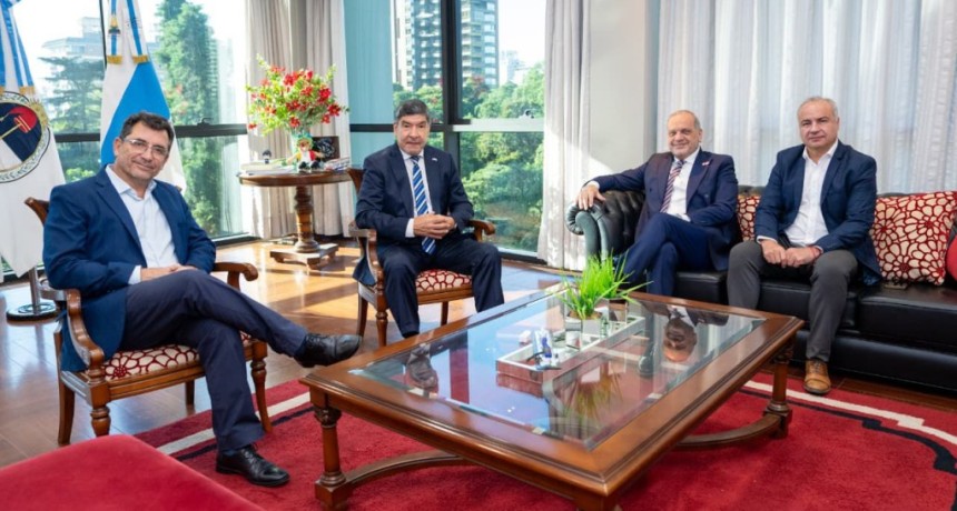 Acevedo recibi&oacute; a especialistas que organizan las II Jornadas Internacionales de Otolog&iacute;a en Tucum&aacute;n