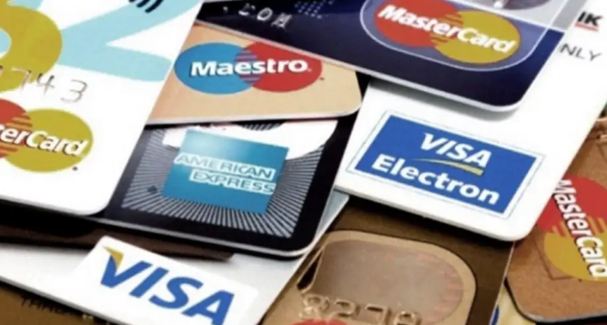 Para llegar a fin de mes, m&aacute;s del 50% de los argentinos se endeuda 