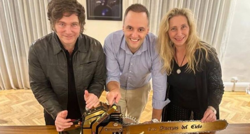 Preocupa en el Gobierno el impacto de la pol&eacute;mica con Adorni en la imagen del Presidente