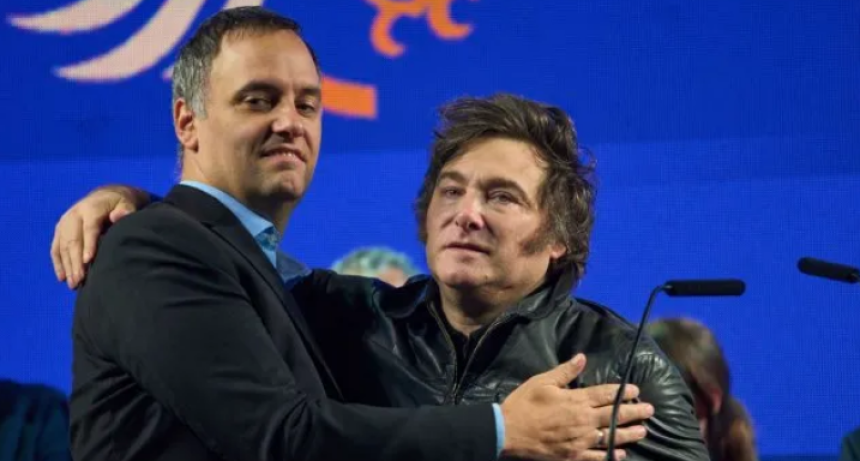 Cae la imagen de Javier Milei y crece el rechazo a Manuel Adorni