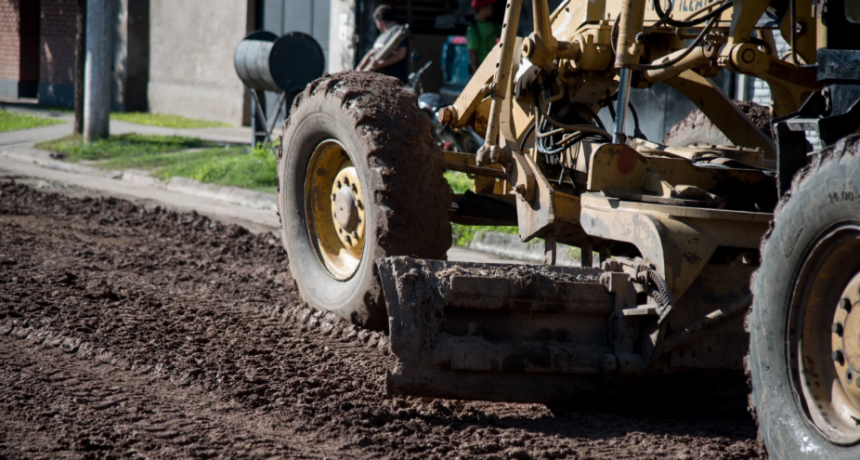 En el Barrio 260 Viviendas el municipio recupera calles y acerca servicios a las familias
