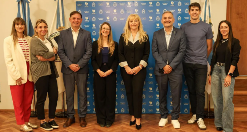 Chahla recibi&oacute; a directivos de Cabify, plataforma ya registrada para operar legalmente en la ciudad