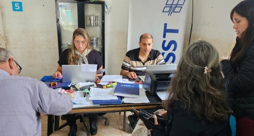 Operativo del IPSST en La Madrid para acompa&ntilde;ar a afiliados afectados por las inundaciones