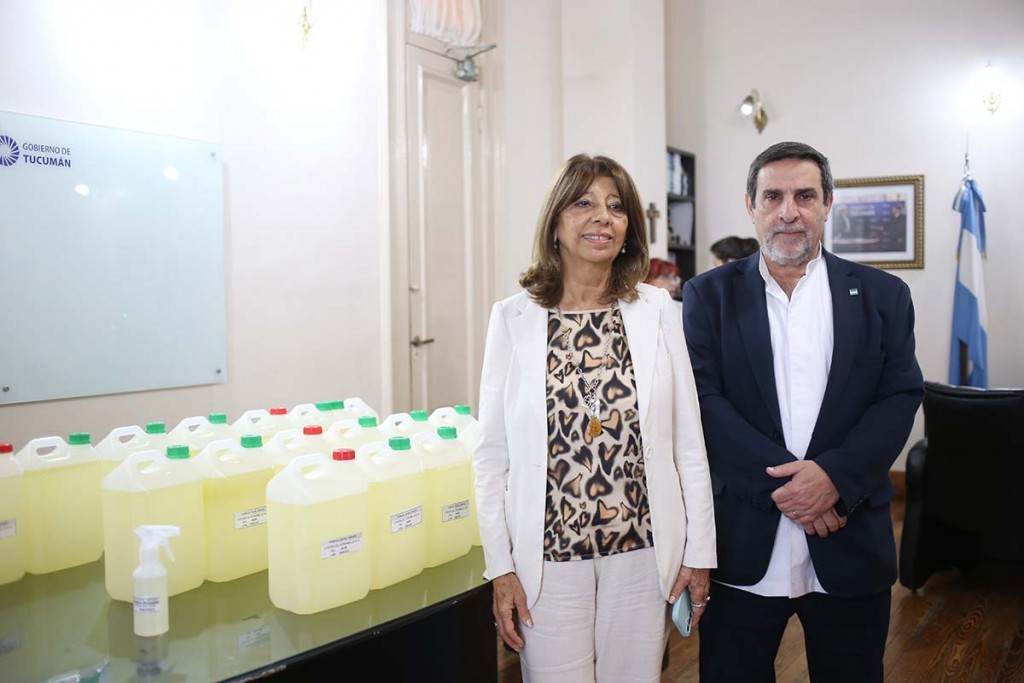 El ministerio de Salud entregó 500 litros de repelente para las escuelas