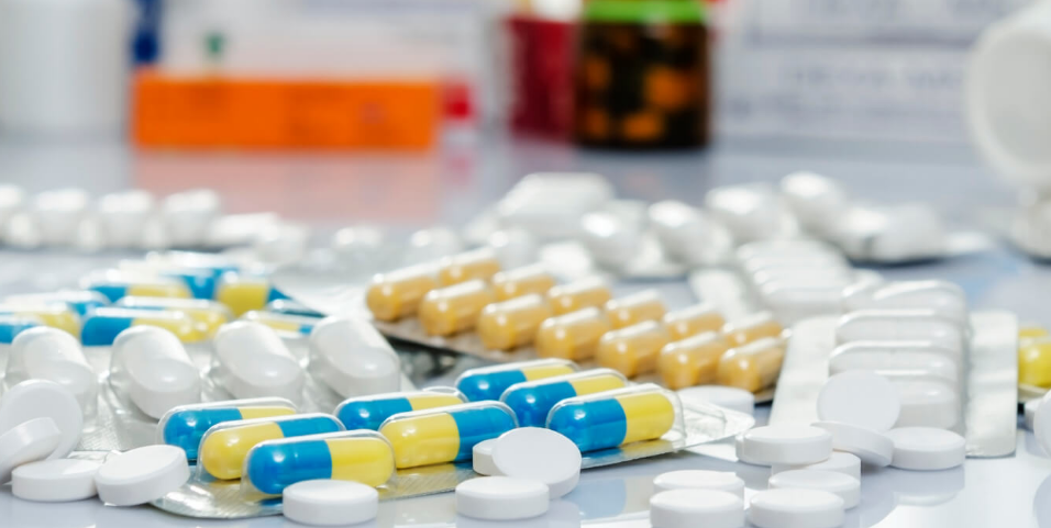 Laboratorios extranjeros no subirán el precio de los medicamentos por un mes