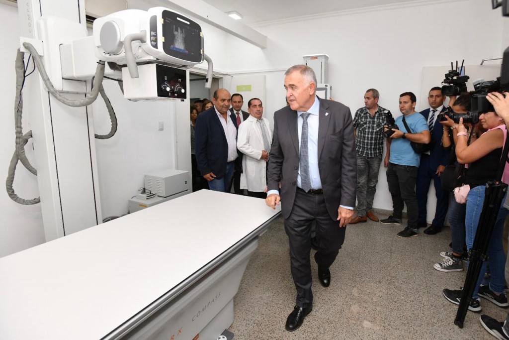 Jaldo entregó equipamiento para la sala de rayos X del hospital de Trancas