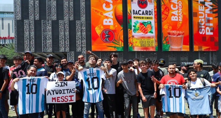 Messi en México: multitud de hinchas lo reciben en tierra azteca