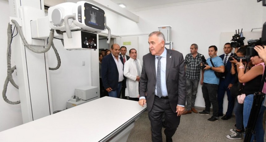 Jaldo entregó equipamiento para la sala de rayos X del hospital de Trancas